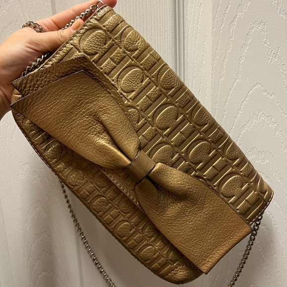 CAROLINA HERRERA GOLD MONOGRAM LEATHER BOW CHAIN CLUTCH - Picture 2 of 6